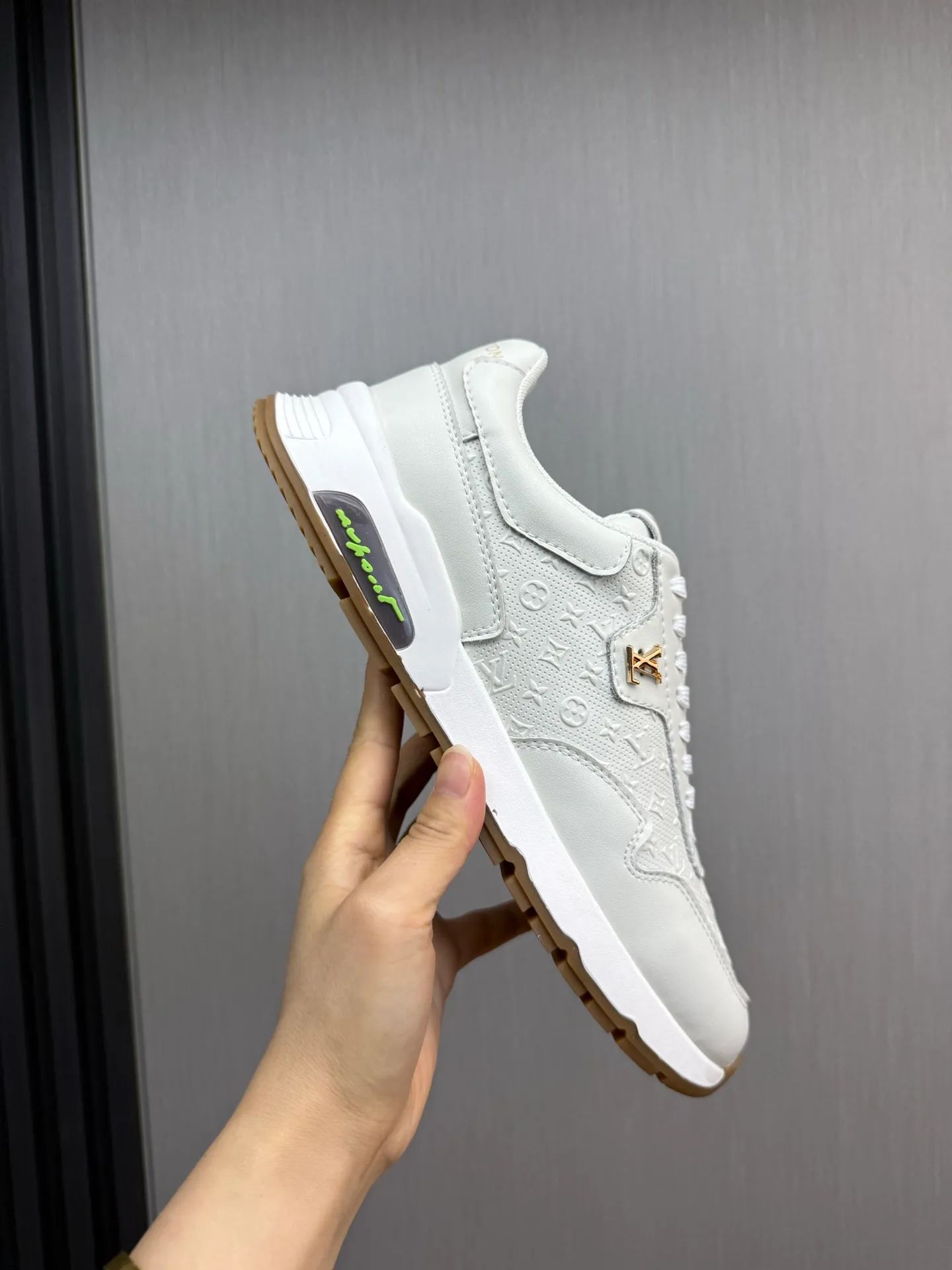 Men's shoes 💰460💰 LOUIS VUITTON [Luden Yiwei] Brand new trendy Lv is on the market 🎁, casual and fashionable men's shoes 👟 Original version shipped 1:1✅ The upper is made of imported brand leather + sheepskin lining, the original wear-resistant rubber outsole, the version is simple and elegant, exclusive for trendy men. 38-44